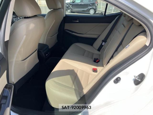 Lexus IS 2017-03 8648744-7