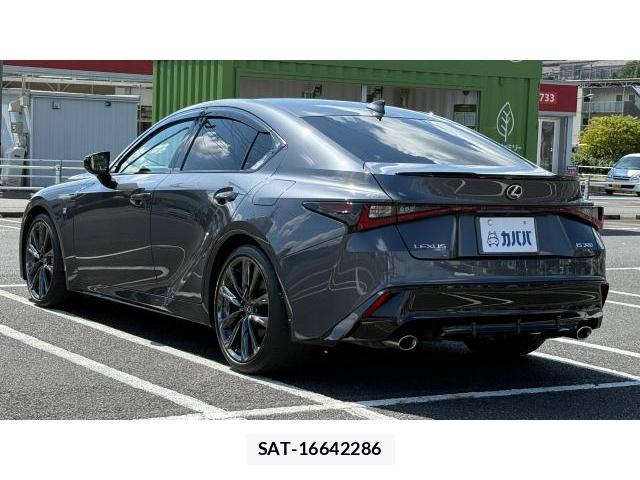 Lexus IS 2022 8649679-13