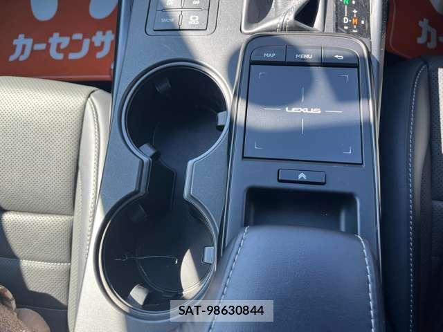 Lexus IS 2021-02 8649746-12