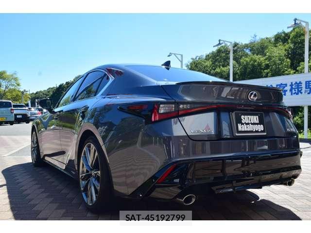 Lexus IS 2021-10 8652636-1