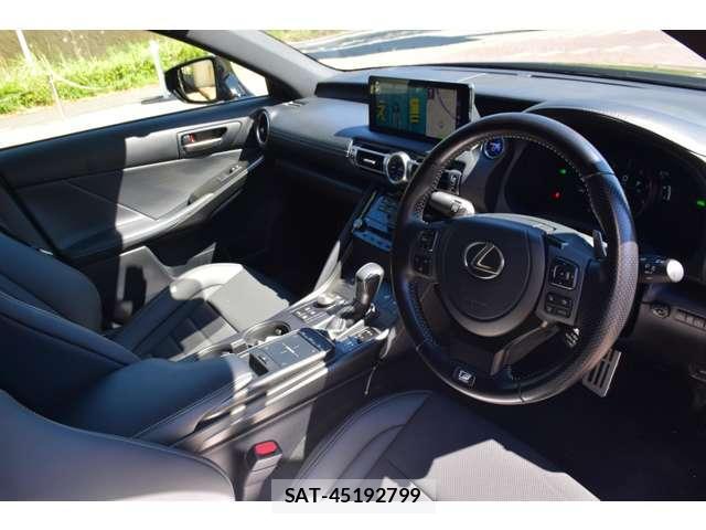 Lexus IS 2021-10 8652636-18