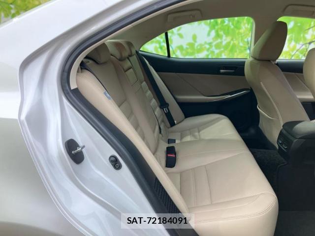 Lexus IS 2016-11 8653831-4