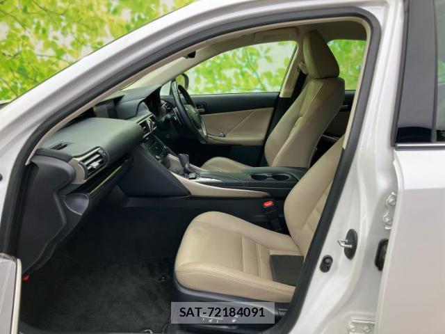 Lexus IS 2016-11 8653831-5