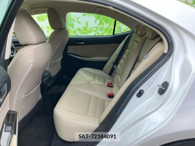 Lexus IS 2016-11 8653831-6