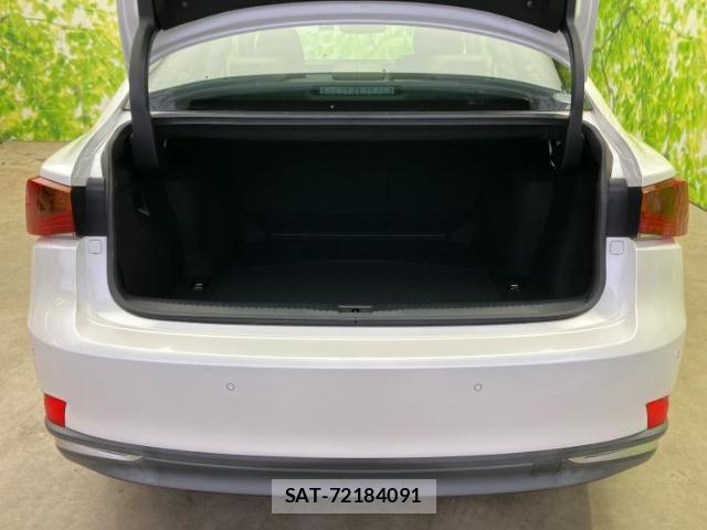 Lexus IS 2016-11 8653831-7