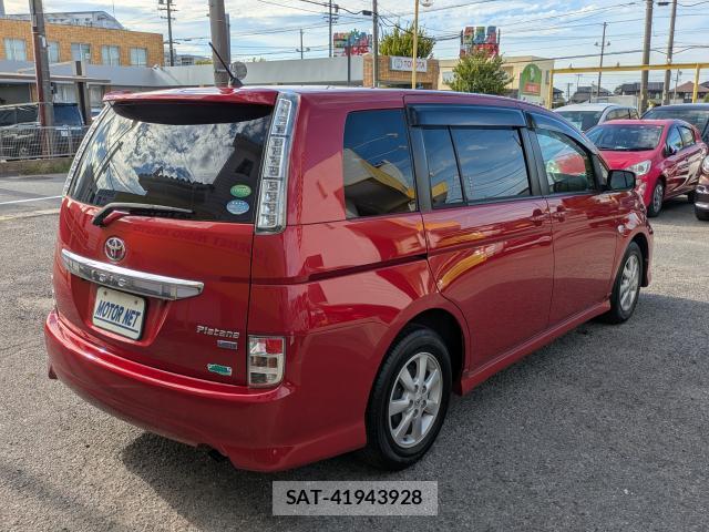 Toyota ISIS 2013-07 8652435-1