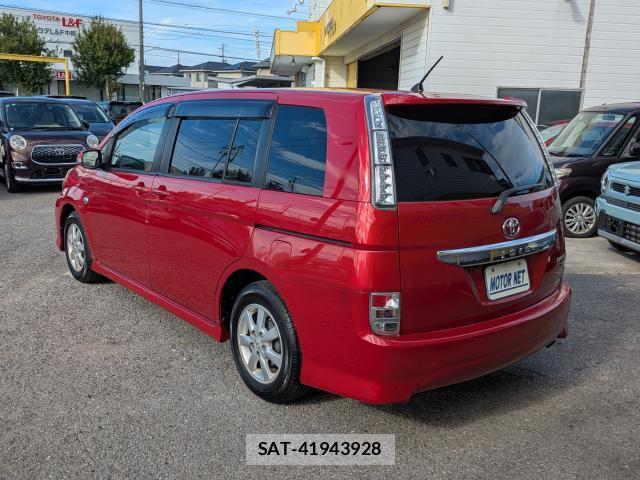 Toyota ISIS 2013-07 8652435-10
