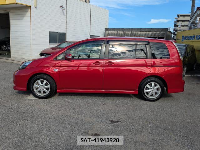 Toyota ISIS 2013-07 8652435-11