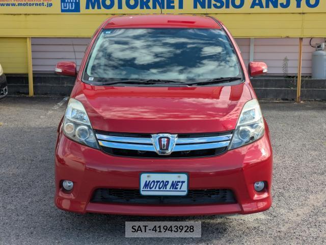 Toyota ISIS 2013-07 8652435-12