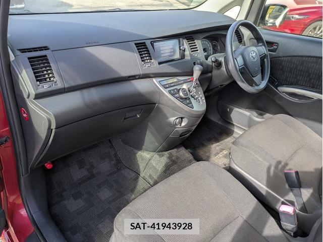 Toyota ISIS 2013-07 8652435-14