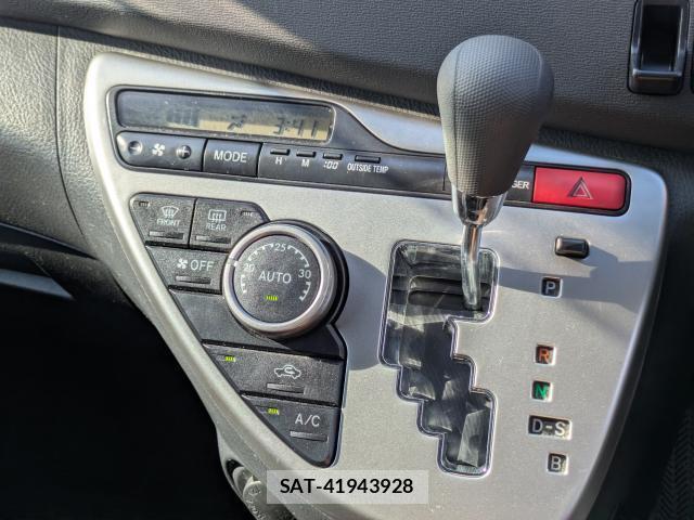 Toyota ISIS 2013-07 8652435-19