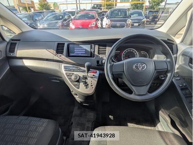 Toyota ISIS 2013-07 8652435-2