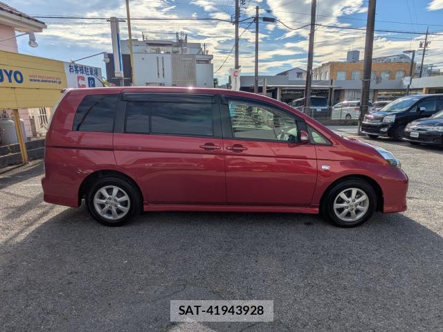 Toyota ISIS 2013-07 8652435-3