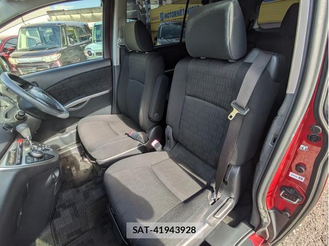 Toyota ISIS 2013-07 8652435-5