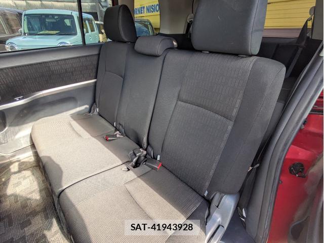 Toyota ISIS 2013-07 8652435-6