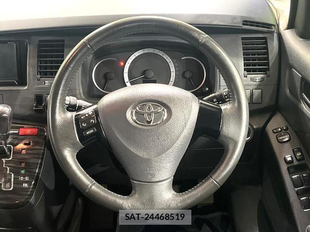 Toyota ISIS 2011-09 8653102-11