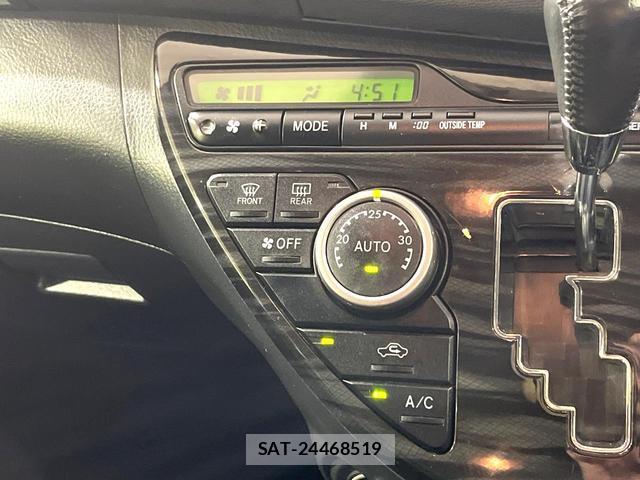Toyota ISIS 2011-09 8653102-4
