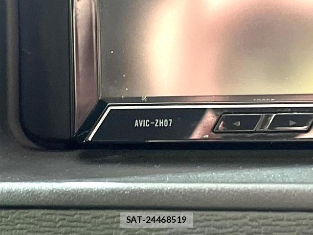 Toyota ISIS 2011-09 8653102-6