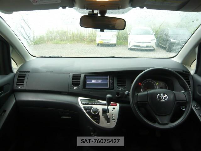 Toyota ISIS 2013-07 8653117-2