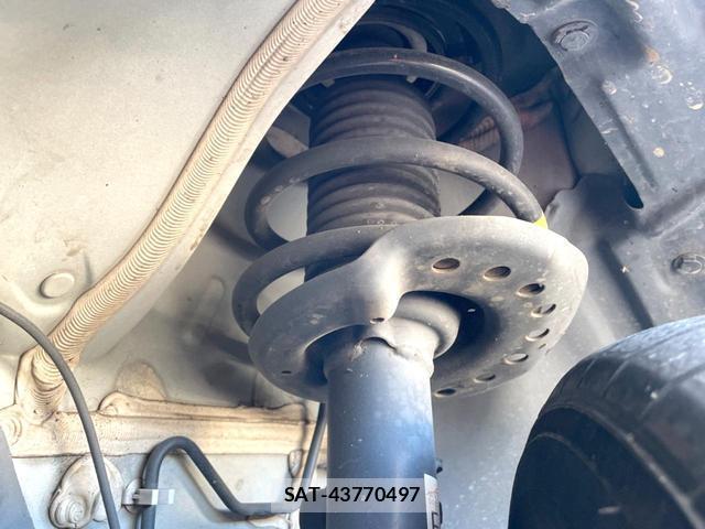 Nissan JUKE 2017-06 8650109-19