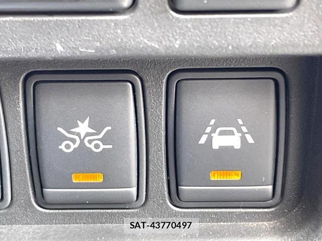 Nissan JUKE 2017-06 8650109-4