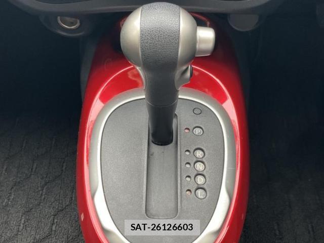 Nissan JUKE 2013-02 8653752-17