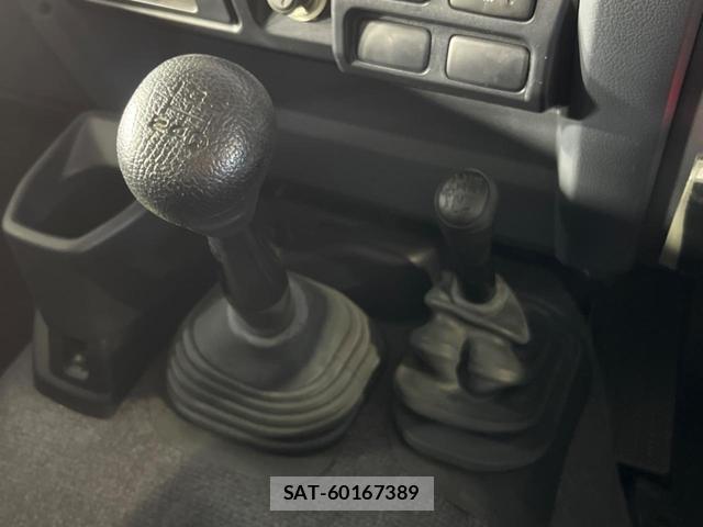 Toyota Land Cruiser 70 2014-09 8647943-5