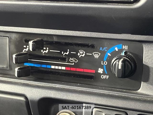 Toyota Land Cruiser 70 2014-09 8647943-7