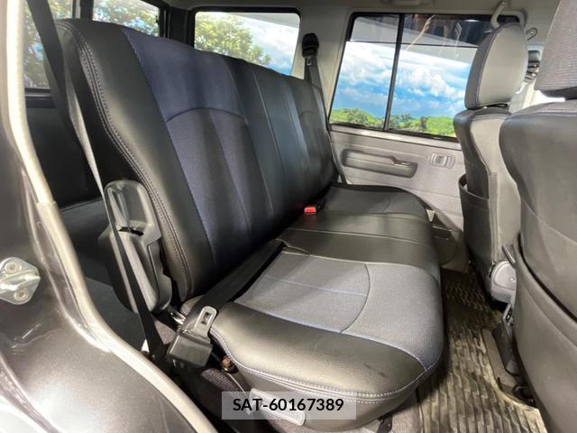 Toyota Land Cruiser 70 2014-09 8647943-9