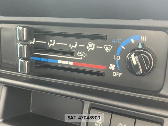 Toyota Land Cruiser 70 2025-08 8650123-10