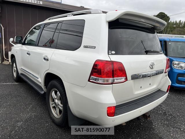 Toyota LAND CRUISER 2010-11 8647246-1