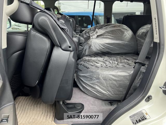 Toyota LAND CRUISER 2010-11 8647246-13
