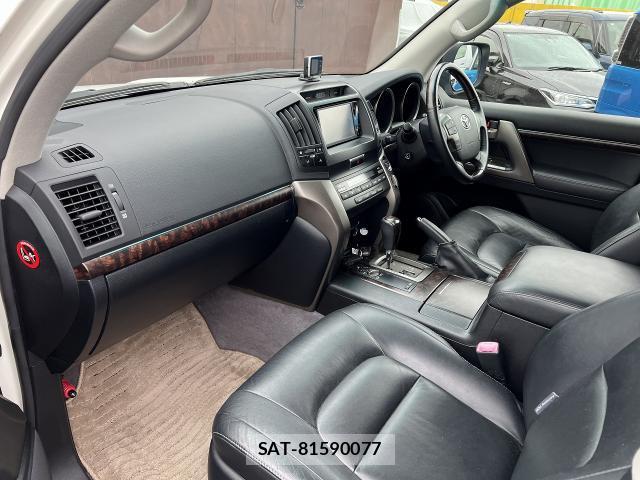 Toyota LAND CRUISER 2010-11 8647246-15