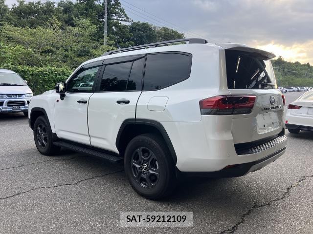 Toyota LAND CRUISER 2023-09 8648801-1