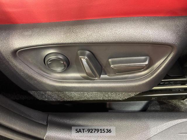 Lexus LBX 2025-05 8649859-6
