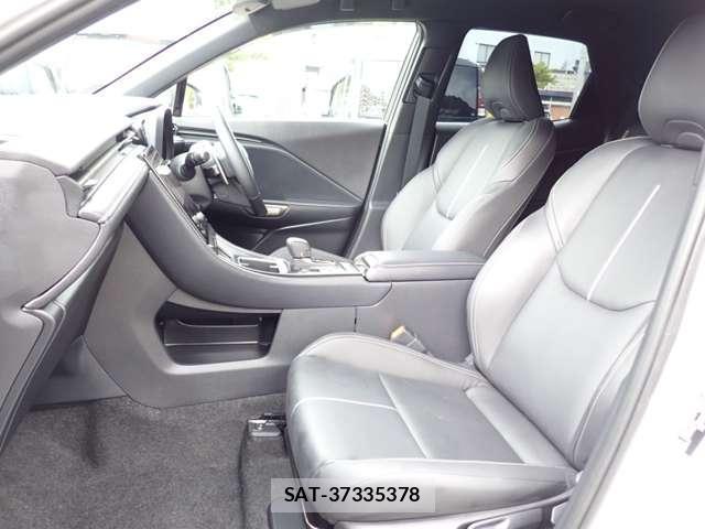 Lexus LBX 2026-02 8651642-3