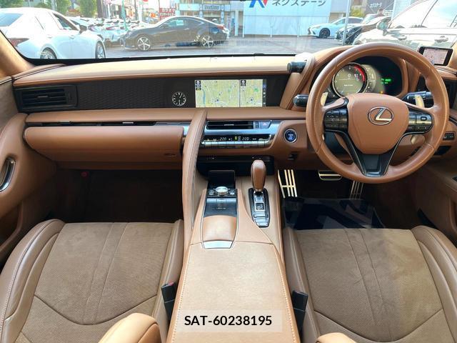 Lexus LC 2017-09 8648315-1