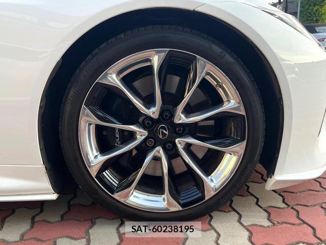Lexus LC 2017-09 8648315-12
