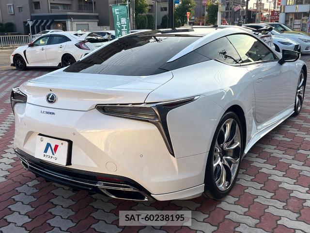 Lexus LC 2017-09 8648315-16