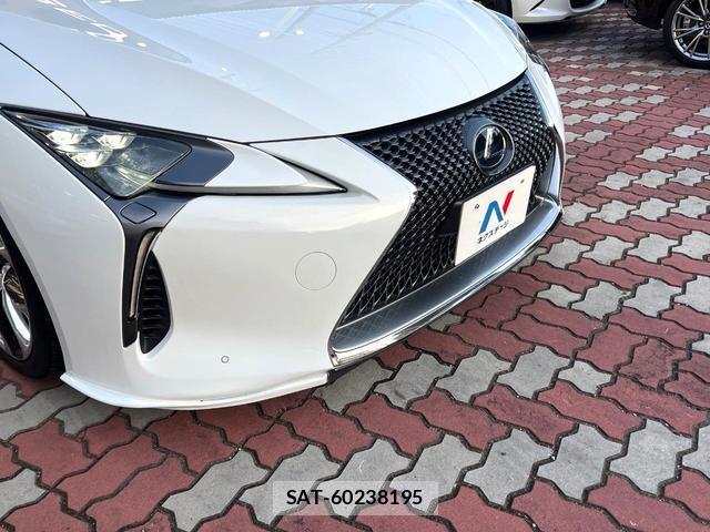 Lexus LC 2017-09 8648315-2