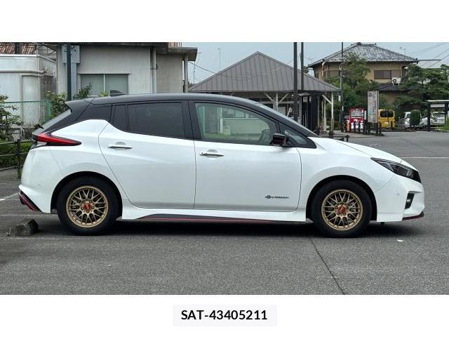 Nissan LEAF 2023-10 8649633-2