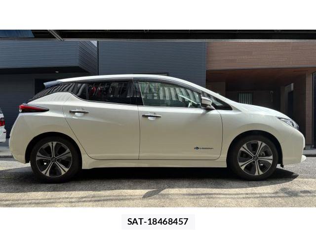 Nissan LEAF 2021-12 8649687-2