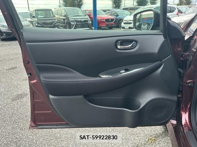 Nissan LEAF 2021-08 8649982-15