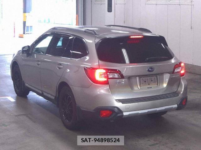 Subaru OUTBACK 2017-10 8647067-1