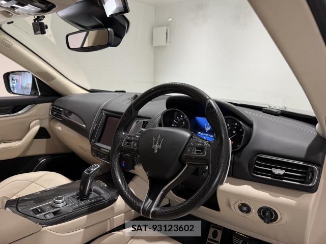 Maserati LEVANTE 2019-03 8647627-3