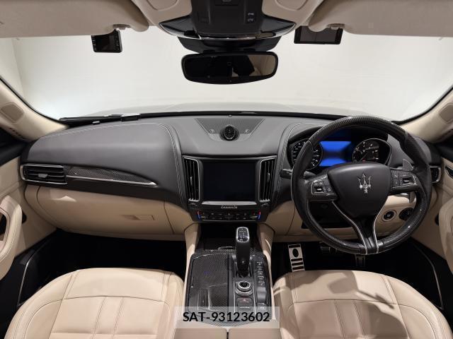 Maserati LEVANTE 2019-03 8647627-5