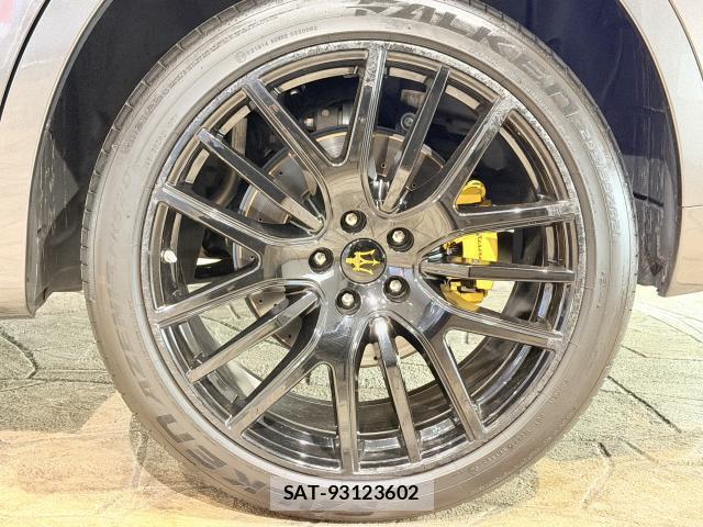 Maserati LEVANTE 2019-03 8647627-8
