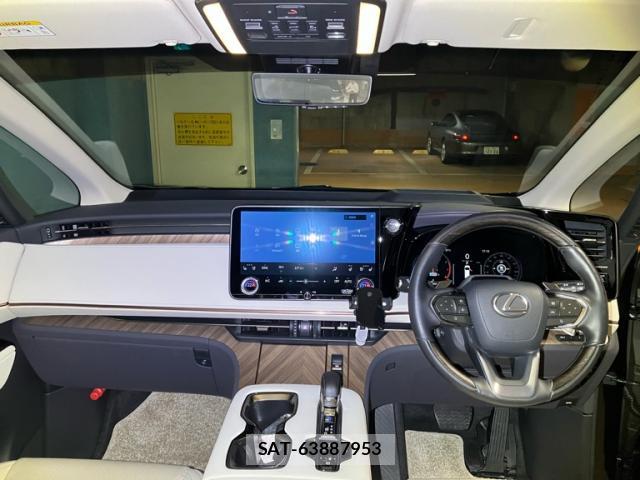 Lexus LM 2024-04 8647972-14
