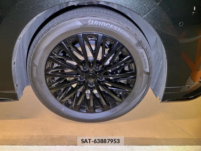 Lexus LM 2024-04 8647972-6