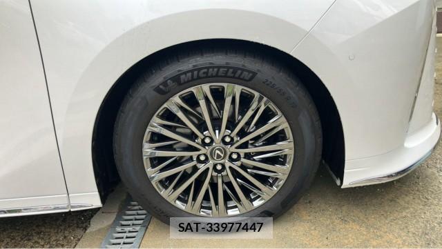 Lexus LM 2024-09 8651338-8
